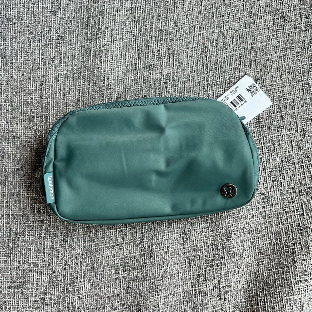 *SOLD* NWT Everywhere Belt Bag - Tidewater Teal